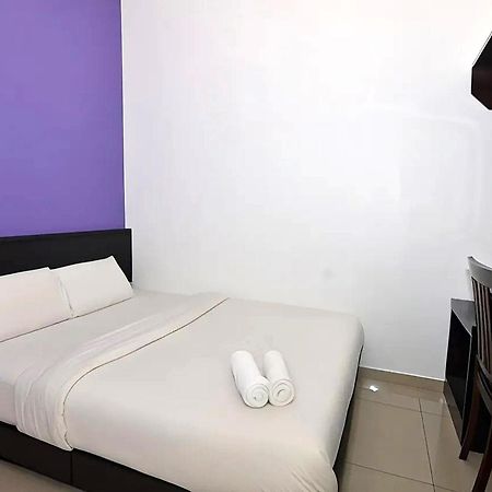Hotel Alam Indi Τζόχορ Μπάχρου Εξωτερικό φωτογραφία