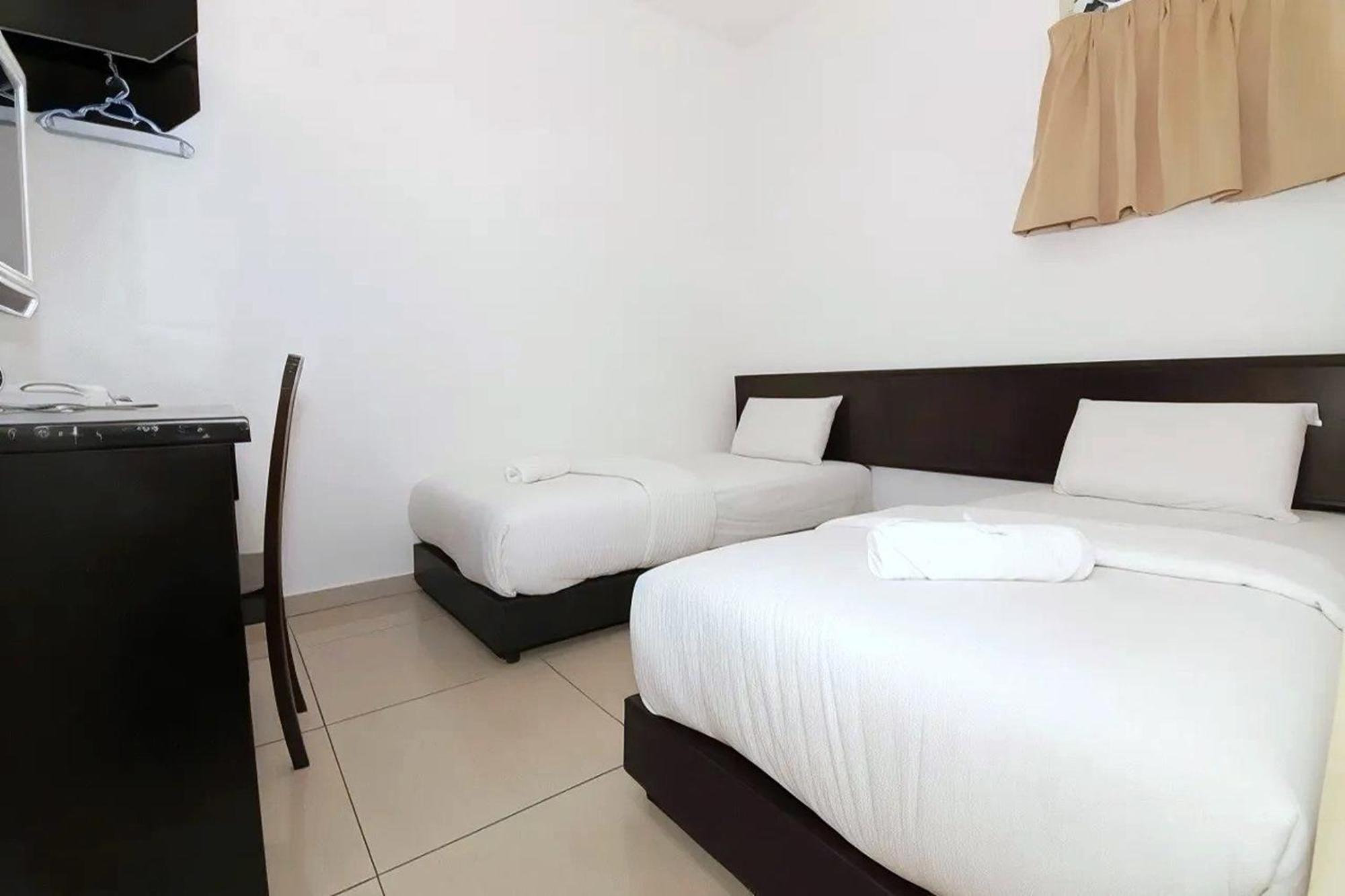 Hotel Alam Indi Τζόχορ Μπάχρου Εξωτερικό φωτογραφία