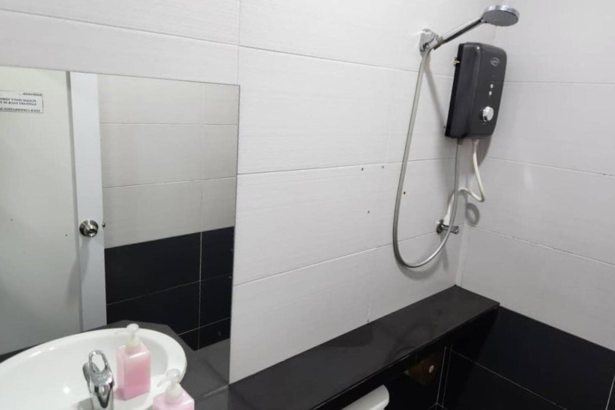 Hotel Alam Indi Τζόχορ Μπάχρου Εξωτερικό φωτογραφία
