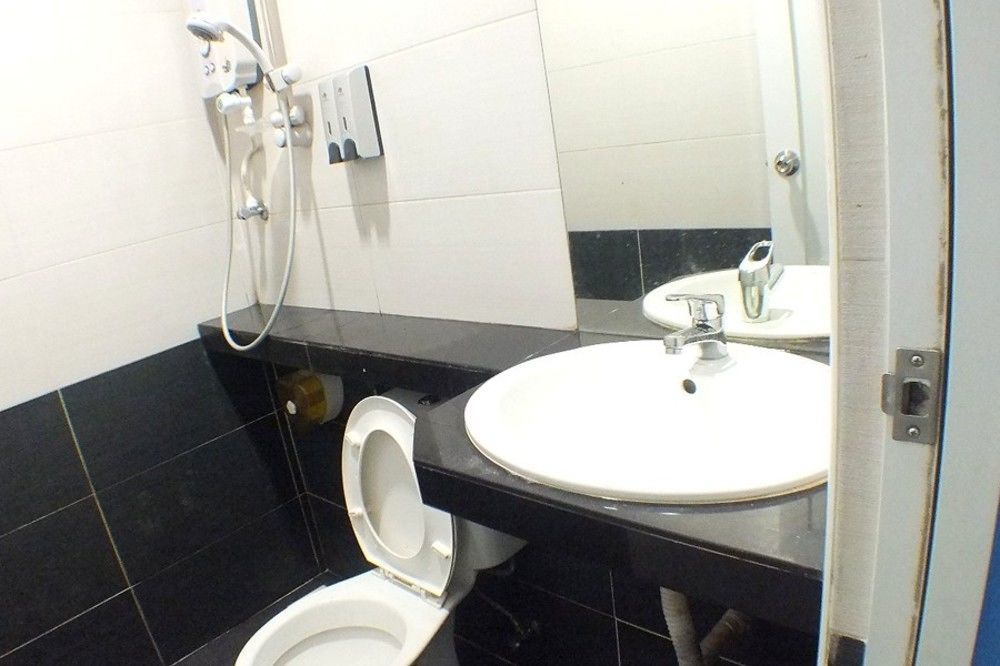 Hotel Alam Indi Τζόχορ Μπάχρου Εξωτερικό φωτογραφία