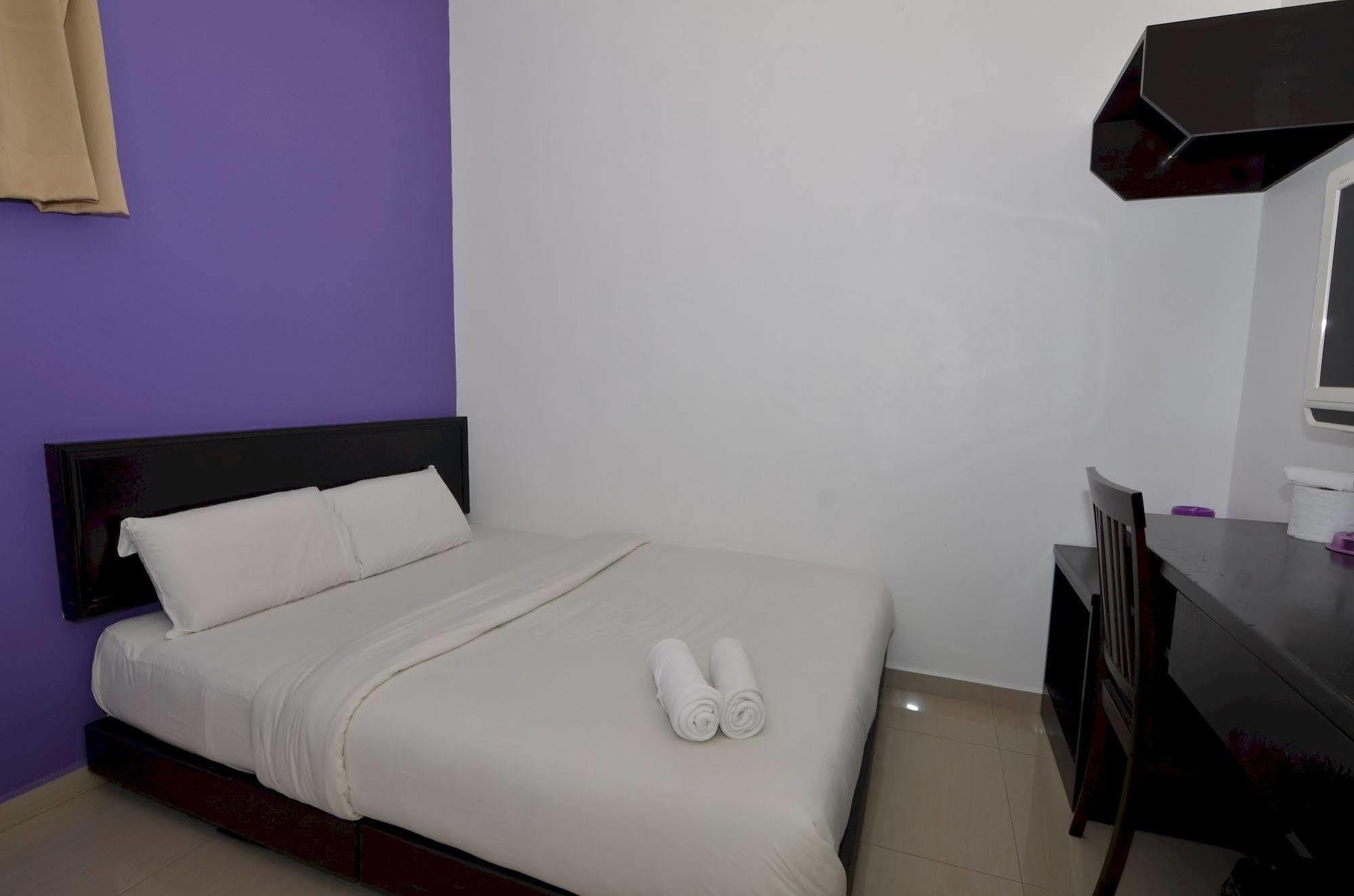 Hotel Alam Indi Τζόχορ Μπάχρου Εξωτερικό φωτογραφία